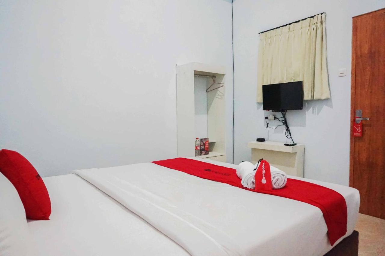 Reddoorz Near Velodrome Malang 2 Hotel Ngadipuro Ngoại thất bức ảnh