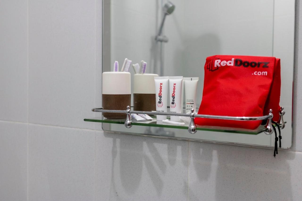 Reddoorz Near Velodrome Malang 2 Hotel Ngadipuro Ngoại thất bức ảnh