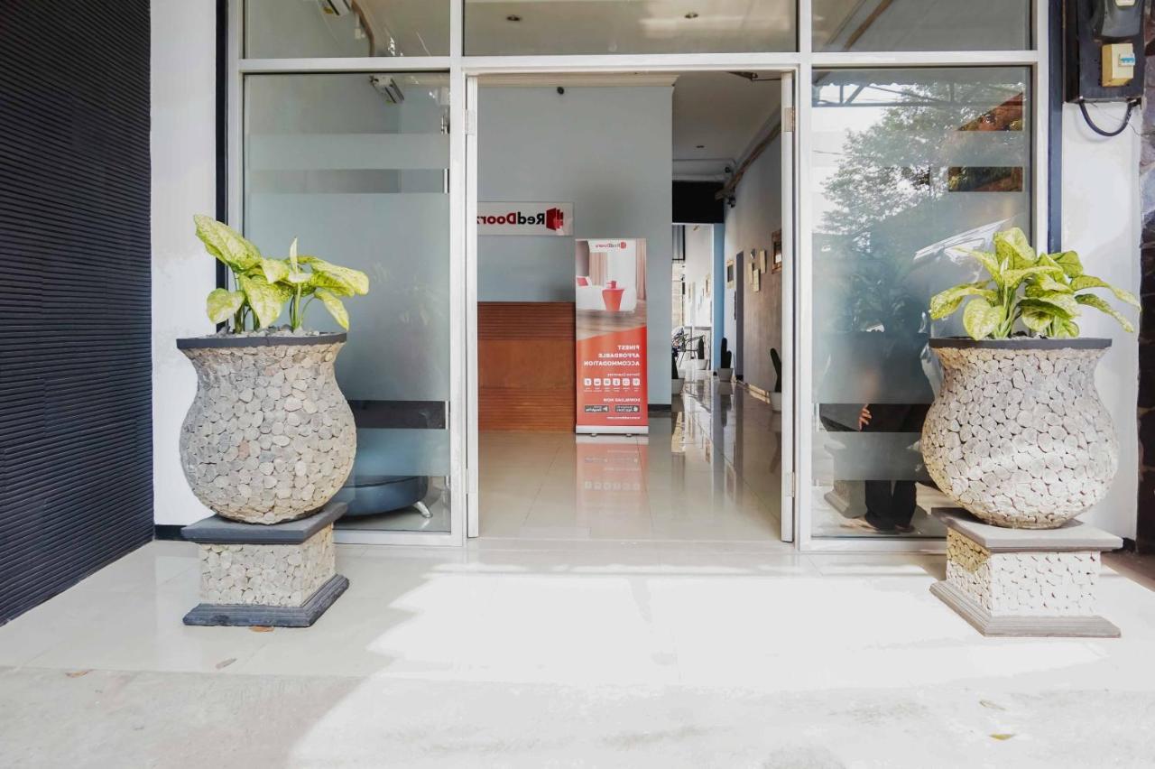 Reddoorz Near Velodrome Malang 2 Hotel Ngadipuro Ngoại thất bức ảnh